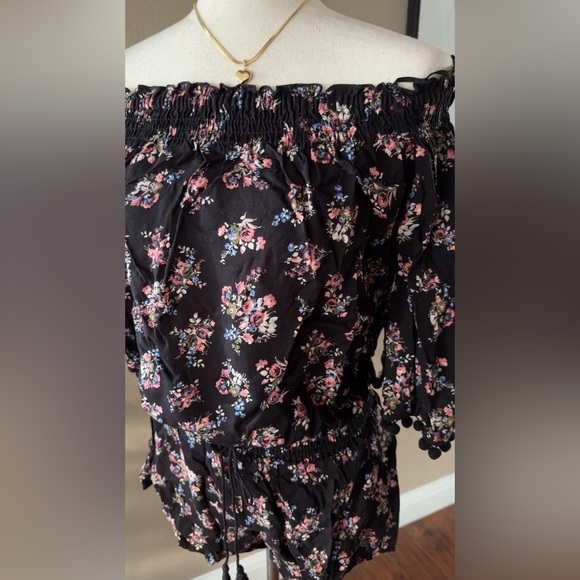 Off the shoulder floral print pom pom romper - Picture 9 of 10